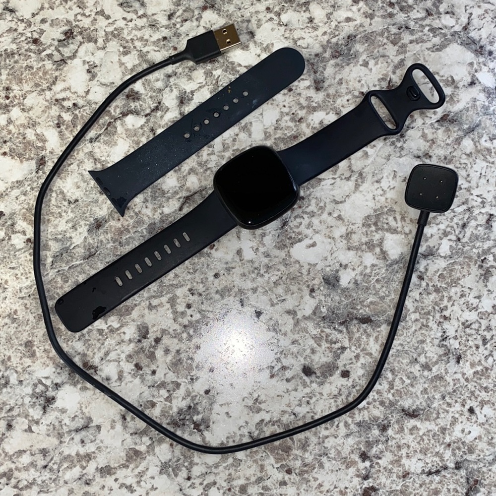 Black Fitbit versa 3